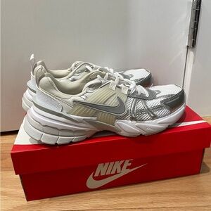 NIB Nike V2K Run